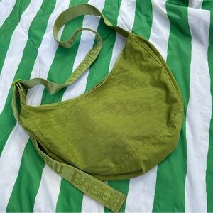 Baggu medium crescent green apple